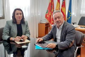 Carolina Gracia se reúne con el gerente del departamento de salud de Torrevieja