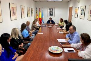 El alcalde de Torrevieja informa a las asociaciones sobre la solicitud de licencia de obra para la residencia