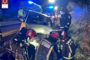 Un niño y dos hombres heridos al chocar dos coches en la carretera de Vall d’Alba