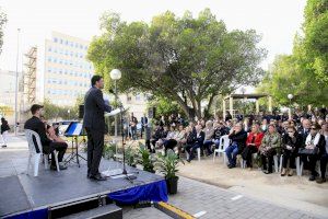 Alicante homenajea a las víctimas y héroes del covid con el monumento "Bocas que vuelan" junto al Hospital General