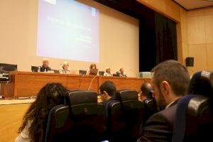 La rectora de la Universidad de Alicante traslada al Claustro su preocupación por la escasez presupuestaria