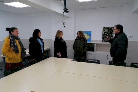 El equipo de Gobierno de Villena y la Directora General de Salud Mental visitan el nuevo Centro de Día de Apadis