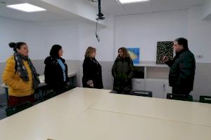 El equipo de Gobierno de Villena y la Directora General de Salud Mental visitan el nuevo Centro de Día de Apadis