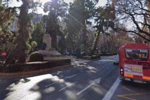 Ferit un motorista a València en un accident prop de la plaça de Cánovas