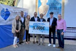 Toni Pérez entrega 5.000 euros al Doble Amor por la recaudación de las inscripciones en el III Cross Solidario Campo a Través del Doble Amor