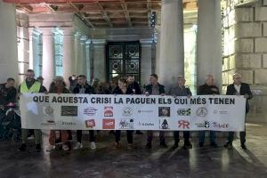 València demana “que la crisi la pague qui més té” en una concentració liderada per Recortes Cero