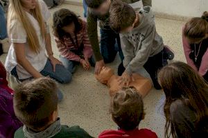 Vithas forma a alumnos del Colegio Alemán de Valencia en maniobras de reanimación cardiopulmonar y primeros auxilios
