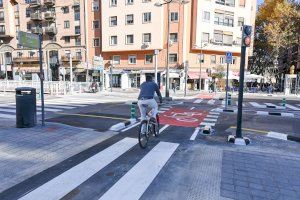 El carril bici de l'avinguda del Cid fins a la plaça d'Espanya ja està plenament operatiu