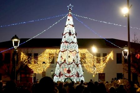 Petrer amplía la iluminación y decoración navideña a más rincones de la ciudad con más de 10.000 bombillas led y 2 Km de guirnaldas