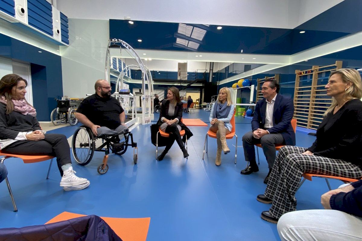 Carrasco defiende un Castellón accesible para todos y se compromete con COCEMFE a ampliar servicios para las personas con discapacidad