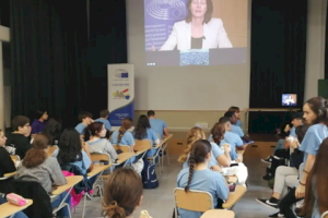 Los alumnos del IES Bellaguarda se reúnen con el Parlamento Europeo dentro del programa de Escuelas Embajadoras