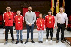 El Ayuntamiento recibe a los medallistas del Club Wushu Thieu Lam