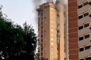 Un pavoroso incendio en una vivienda de un rascacielos de Benidorm obliga a desalojar a todos los vecinos