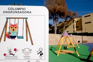 Cartelleria inclusiva en la zona d'entreteniment infantil del Parc Nou de Crevillent