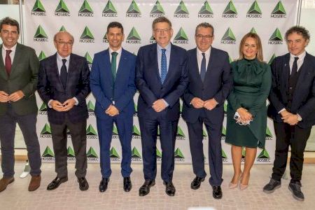 Toni Pérez felicita al nuevo presidente de HOSBEC, Federico Fuster, y elogia la trayectoria y logros del presidente saliente, Toni Mayor