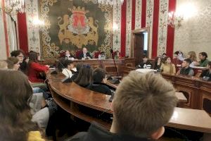 El Pleno Juvenil de Alicante debate con los jóvenes temas de actualidad con propuestas de mejora para sus barrios