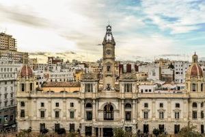Los bancos que trabajen con el Ayuntamiento de Valencia deberán atender presencialmente 100 horas al mes