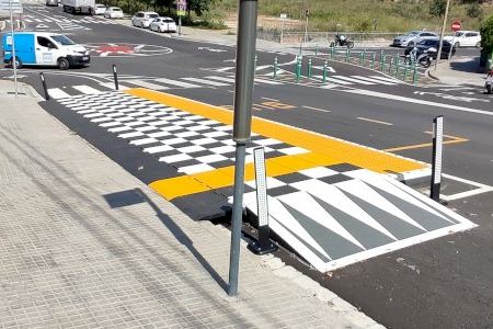 Vila-real instal·la plataformes per a millorar l'accessibilitat i seguretat en el bus Groguet