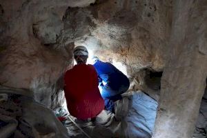 Localizan enterramientos del año 3.000 aC en la Cova dels Diablets de Alcalà-Alcossebre