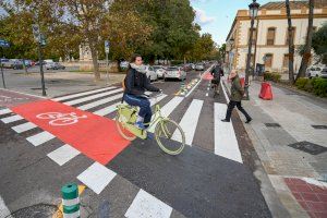 Conducir con auriculares, la multa más repetida entre los ciclistas de València