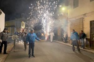 Benifaió celebra la “Passejada de foc en honor a Santa Bárbara”
