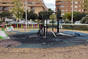 Vandalismo en el Puerto de Sagunto: queman los juegos infantiles del barco