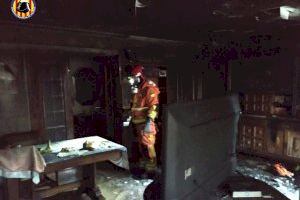 Evacuado parcialmente y confinada la otra mitad de edificio por un incendio en Tavernes de la Valldigna
