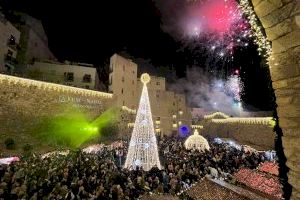 Peñíscola enciende "La Llum del Nadal" con más de un millón y medio de luces led