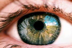 ¿Qué es la enfermedad del ojo seco y por qué se agrava en invierno?
