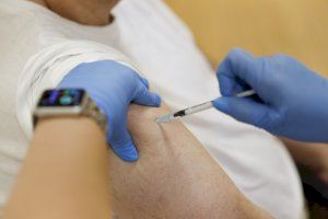 Continúa la campaña conjunta de vacunación gripe-Covid 19 en el Centro de Salud de l'Alfàs
