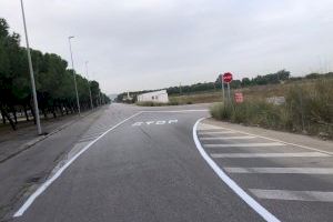 El Ayuntamiento de Alaquàs realiza trabajos de mejora de la señalización vial del Polígono de Els Mollons