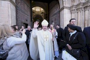 Bevanent toma posesión del cargo de arzobispo con un discurso humanista: “La Iglesia no es un partido político”