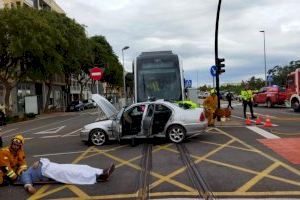 La Generalitat realiza un simulacro de colisión de un tren con un vehículo en la zona tranviaria urbana de Dénia