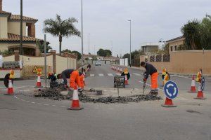 Vila-real millora la seguretat viària i genera places d'aparcament amb la nova rotonda entre els carrers Atrevits i Molí Bisbal