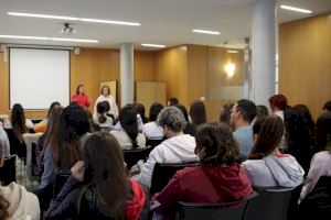 El alumnado de FP del IES Faustí Barberà d’Alaquàs visita el departamento de Bienestar Social para conocer su funcionamiento
