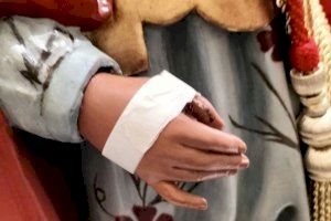 La imagen de Santa Quiteria, patrona de Almassora, recupera el pulgar roto