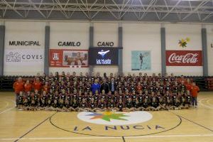 El Club Voleibol La Nucía presenta sus 12 equipos en el Pabellón
