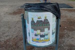 L'Ajuntament d'Almenara decora les papereres amb els dibuixos del concurs escolar per a fomentar el reciclatge i la separació de residus