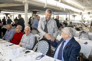 Layhoon anuncia ante los veteranos del Valencia un derbi de Leyendas en 2023 para conmemorar el centenario de Mestalla