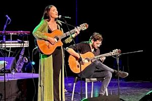 Alba Lamerced se lleva el primer premio del 24 Certamen Nacional de Jóvenes Cantautores en un Gran Teatro lleno de público