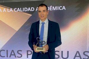 El profesor de la UA Fernando Maestre se alza con el Premio Hélice ANECA a la Calidad Académica