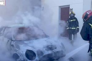 VÍDEO | Un incendi calcina un cotxe a Almassora