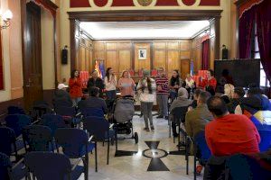L’Ajuntament d’Alcoi acull el lliurament de diplomes de l’Escola d’Acollida 2022