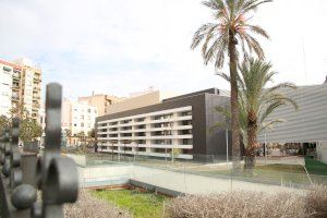 El nuevo hospital de día oncológico de Castelló humaniza sus instalaciones con un ambiente hogareño