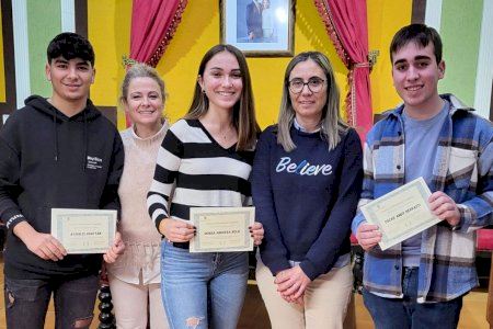 Cabanes premia al alumnado local con 1500 euros por rendimiento académico