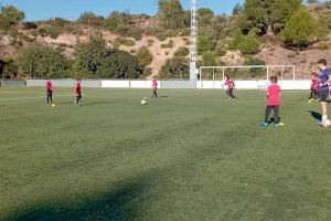 Comença el Campus de Futbol de Nadal d'Almenara amb la participació de 50 xiquets