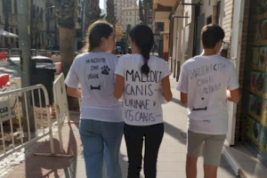 Los alumnos de la Consolación de Castellón denuncian el deterioro urbano producido por los orines de perros
