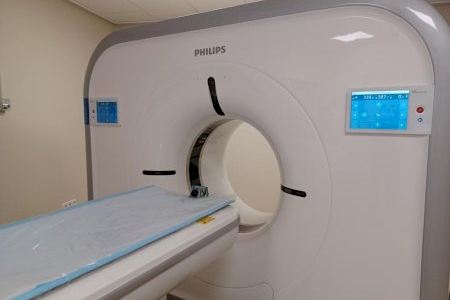 Sanidad pone en funcionamiento un nuevo TAC en el Hospital General Universitario de Elda que va a permitir mejorar los diagnósticos