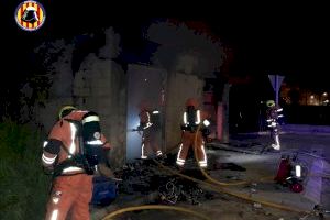 Muere una persona en el incendio de una caseta en Alzira