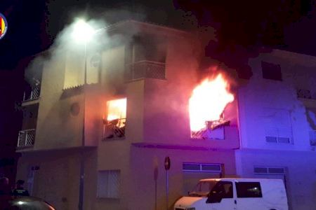 Cremen en Nit de cap d'any tres habitatges a Bellreguard, València i Alcoi